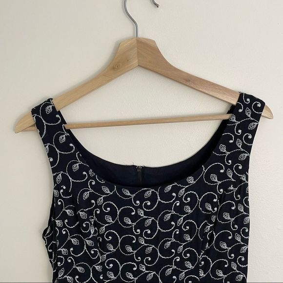 Vintage | 90s “Nu-Oz” Floral Embroidered Mini Dress - Picture 2 of 10